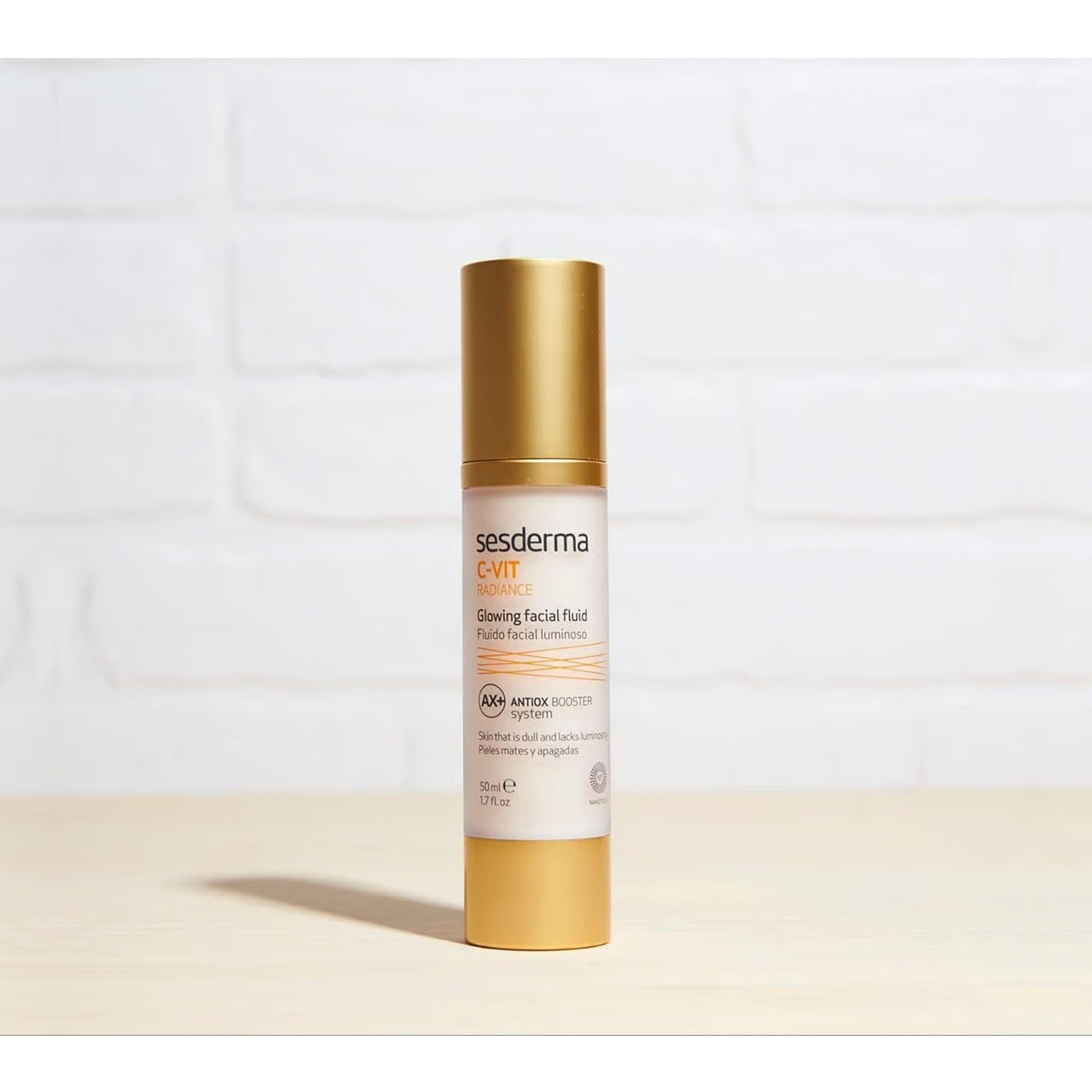 Sesderma C-Vit Radiance Glowing Fluid 50ml provides instantaneous brightness and vitality, improves the texture of the skin, and contributes to the elimination of other signs of photoaging, such as wrinkles and fine lines.